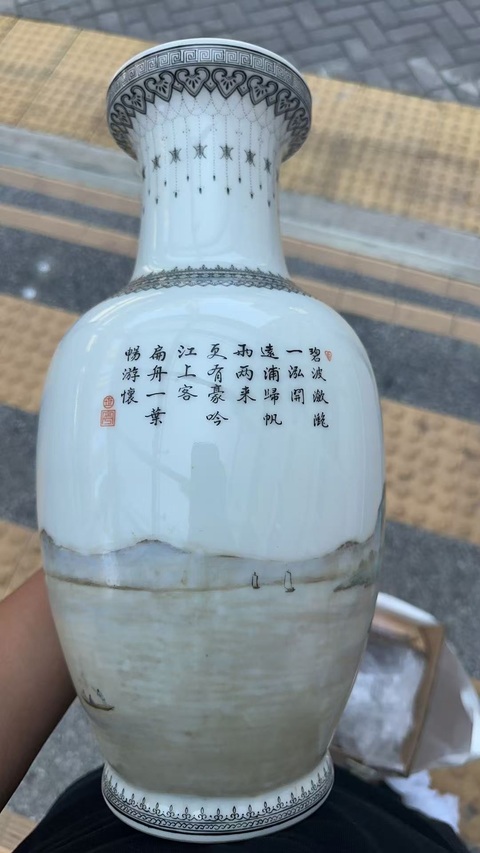 古玩陶瓷粉彩山水紋花蘭瓶真品鑒賞圖