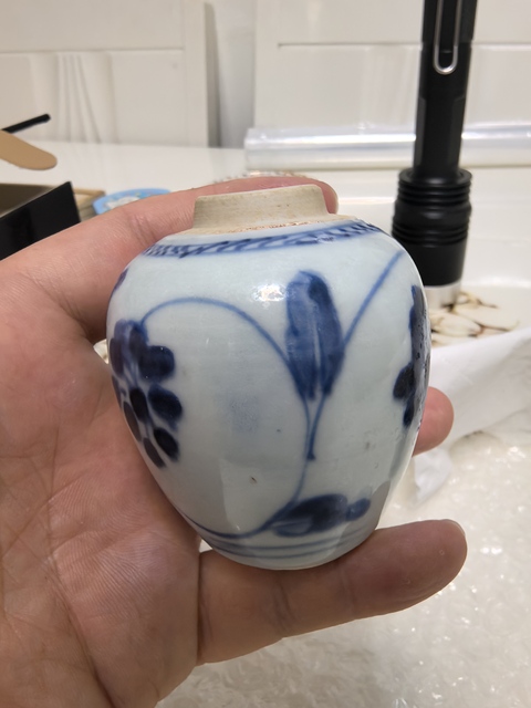 古玩陶瓷花卉紋青花罐真品鑒賞圖