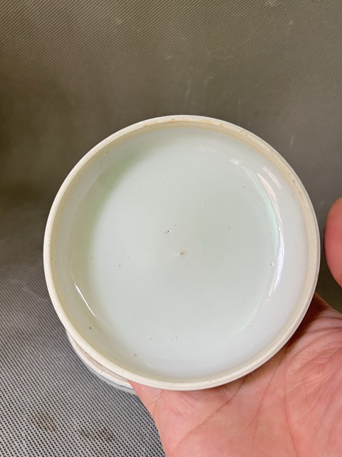 古玩陶瓷青花花卉紋粉盒真品鑒賞圖