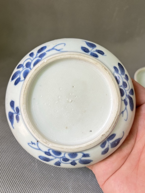 古玩陶瓷青花花卉紋粉盒真品鑒賞圖