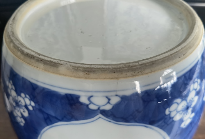 古玩陶瓷青花留白梅紋開光博古圖罐拍賣，當前價格20000元