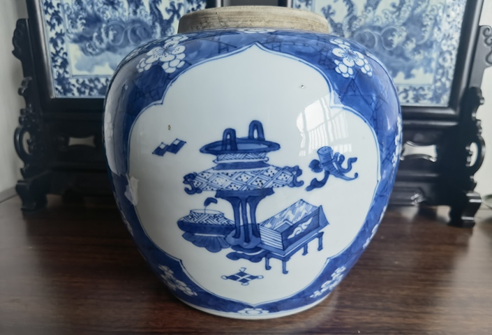 古玩陶瓷青花留白梅紋開光博古圖罐拍賣，當前價格20000元