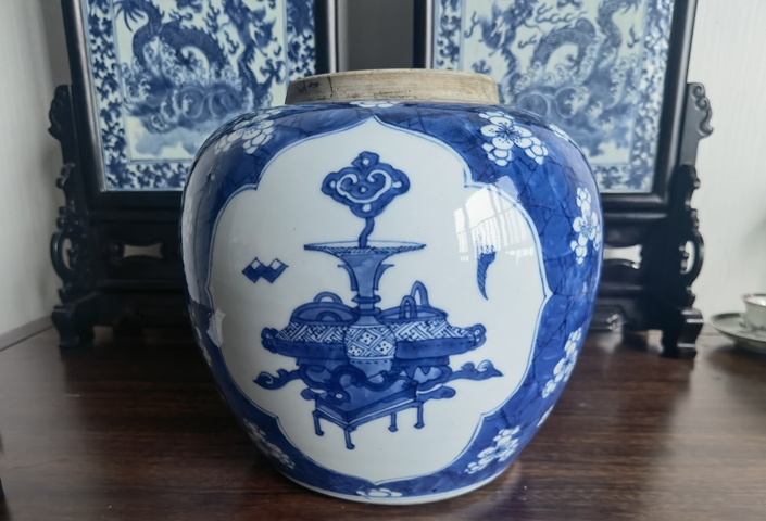 古玩陶瓷青花留白梅紋開光博古圖罐拍賣，當前價格20000元