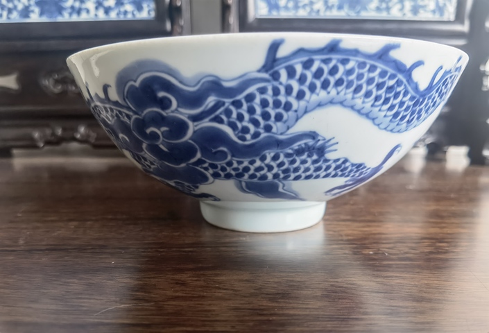 古玩陶瓷清雍正 青花過墻龍紋碗拍賣,當(dāng)前價(jià)格15000元