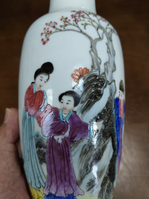 古玩陶瓷民國 粉彩人物紋觀音瓶真品鑒賞圖