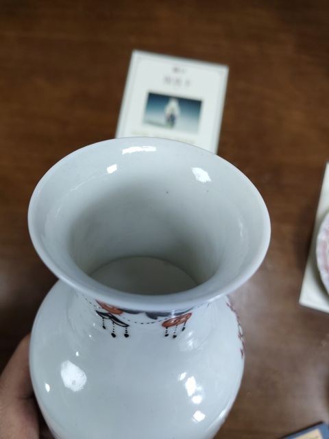 古玩陶瓷民國 粉彩人物紋觀音瓶真品鑒賞圖