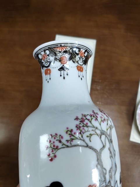古玩陶瓷民國 粉彩人物紋觀音瓶真品鑒賞圖