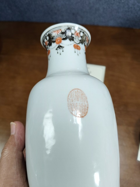 古玩陶瓷民國 粉彩人物紋觀音瓶真品鑒賞圖