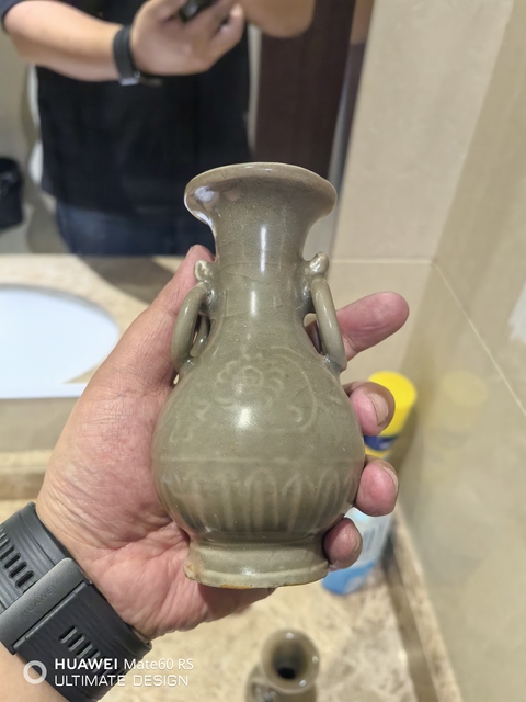 古玩陶瓷元代龍泉青瓷掛耳撇口瓶拍賣,當(dāng)前價格18888元