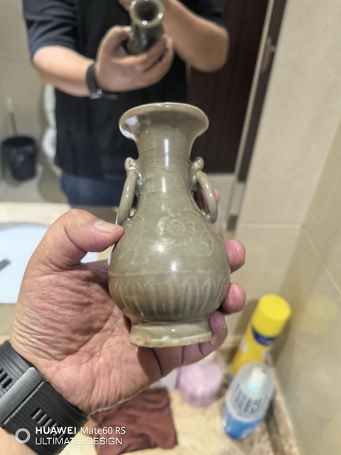 古玩陶瓷元代龍泉青瓷掛耳撇口瓶拍賣,當(dāng)前價格18888元