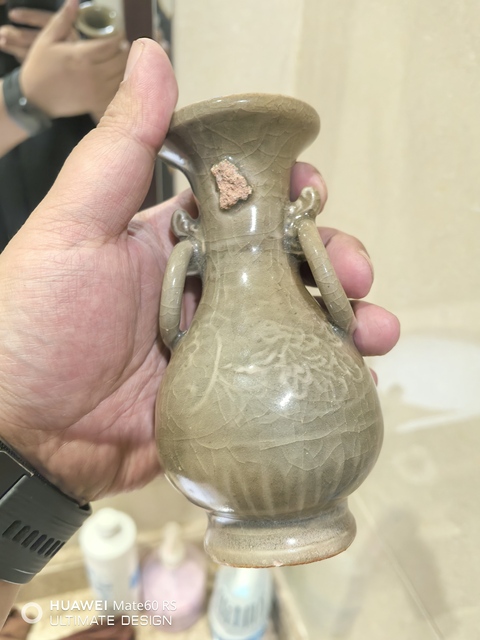 古玩陶瓷元代龍泉青瓷掛耳撇口瓶拍賣,當(dāng)前價格18888元