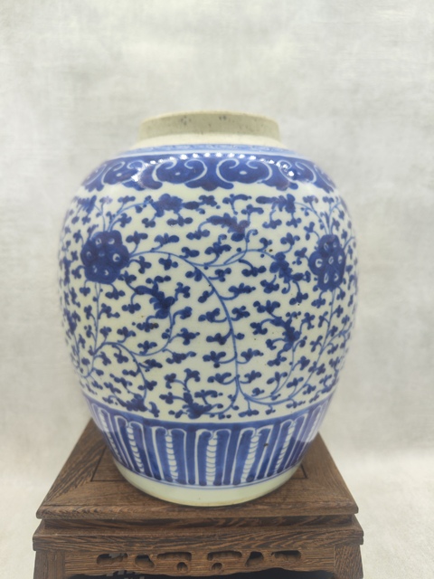 古玩陶瓷乾隆纏枝蓮青花罐拍賣，當(dāng)前價(jià)格3860元