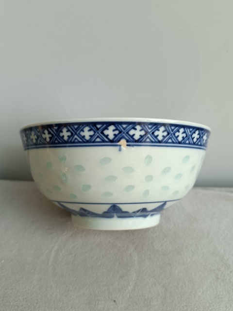 古玩陶瓷清末民初青花玲瓏龍紋碗拍賣，當前價格780元