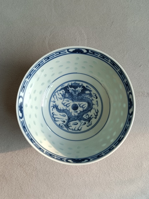 古玩陶瓷清末民初青花玲瓏龍紋碗拍賣，當前價格780元