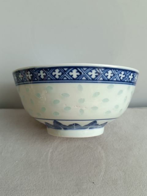 古玩陶瓷清末民初青花玲瓏龍紋碗拍賣，當前價格780元