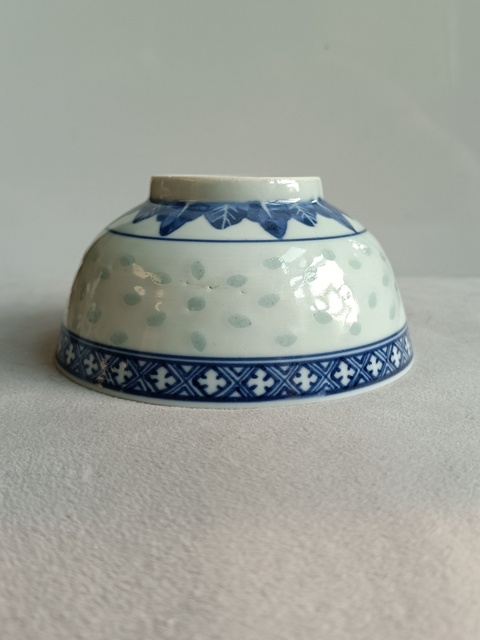 古玩陶瓷清末民初青花玲瓏龍紋碗拍賣，當前價格780元