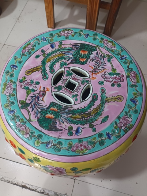 古玩陶瓷黃地粉彩雙鳳牡丹花紋瓷鼓拍賣，當前價格0元