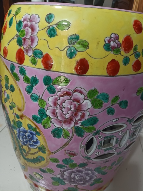 古玩陶瓷黃地粉彩雙鳳牡丹花紋瓷鼓拍賣，當前價格0元
