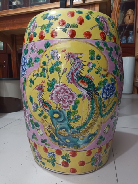 古玩陶瓷黃地粉彩雙鳳牡丹花紋瓷鼓拍賣，當前價格0元