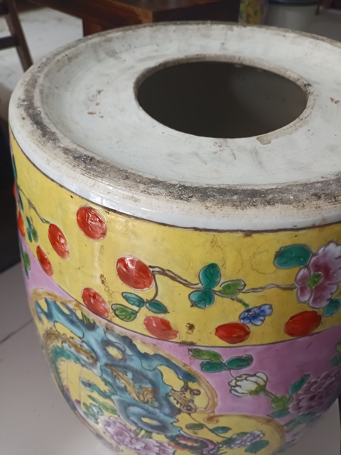 古玩陶瓷黃地粉彩雙鳳牡丹花紋瓷鼓拍賣，當前價格0元