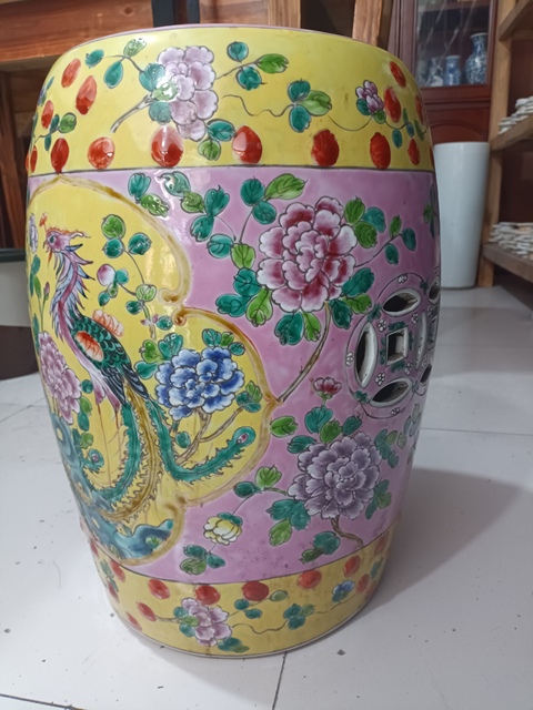 古玩陶瓷黃地粉彩雙鳳牡丹花紋瓷鼓拍賣，當前價格0元