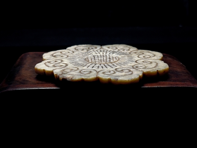 古玩雜項(xiàng)明代和田玉滿(mǎn)沁將軍扣拍賣(mài)，當(dāng)前價(jià)格4800元