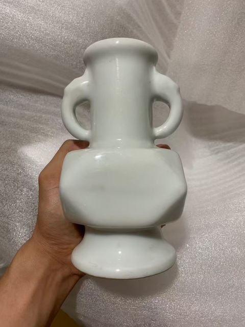 古玩陶瓷白釉尊瓶真品鑒賞圖