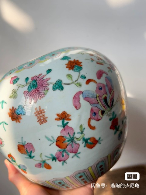 古玩陶瓷花蝶紋粉彩西瓜罐真品鑒賞圖