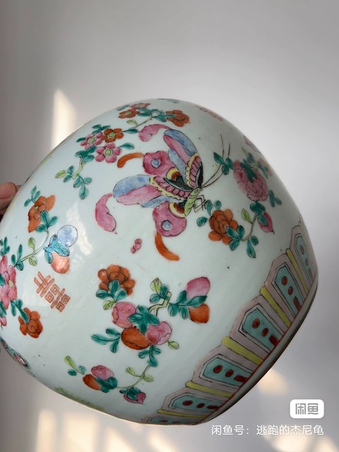 古玩陶瓷花蝶紋粉彩西瓜罐真品鑒賞圖