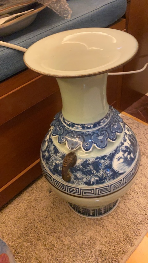 古玩陶瓷豆青青花開窗人物雙耳瓶（嘉道）拍賣，當前價格28000元