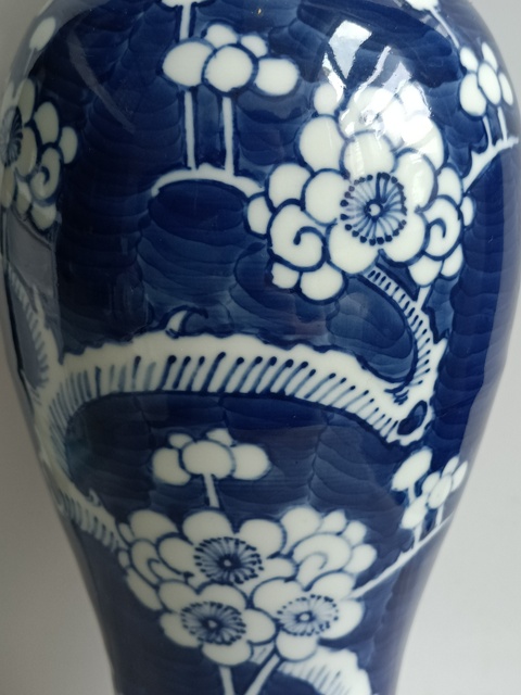 古玩陶瓷青花冰梅紋蓋瓶真品鑒賞圖