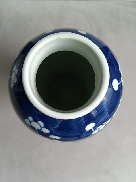 古玩陶瓷青花冰梅紋蓋瓶真品鑒賞圖
