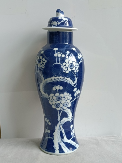 古玩陶瓷青花冰梅紋蓋瓶真品鑒賞圖