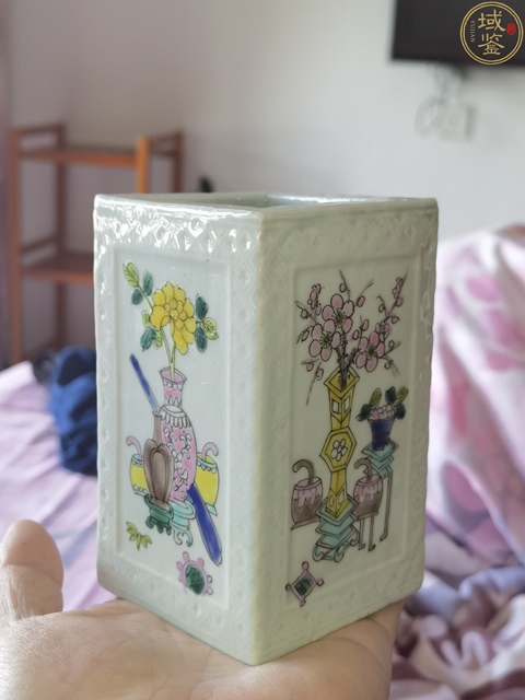 古玩陶瓷粉彩博古圖筆筒真品鑒賞圖