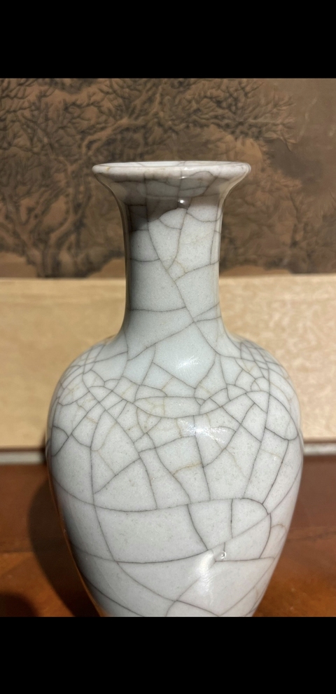 古玩陶瓷哥窯瓶真品鑒賞圖