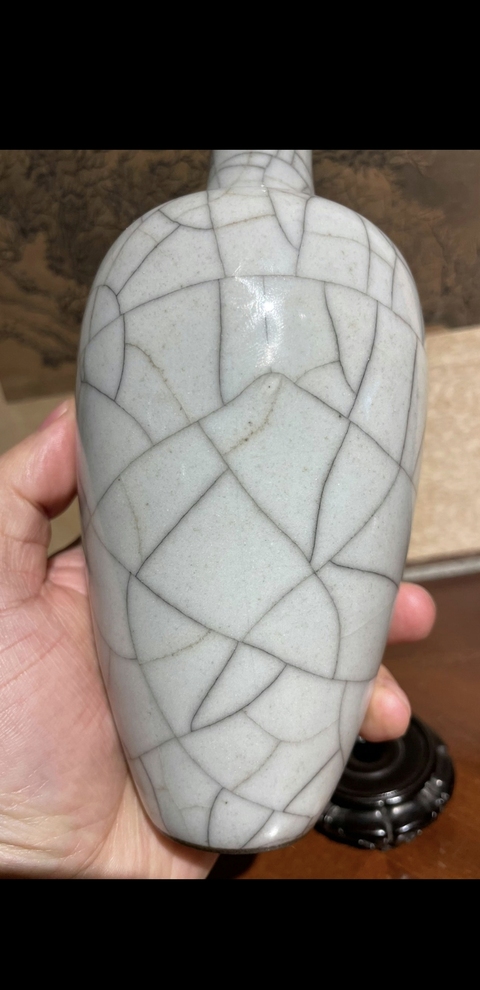 古玩陶瓷哥窯瓶真品鑒賞圖