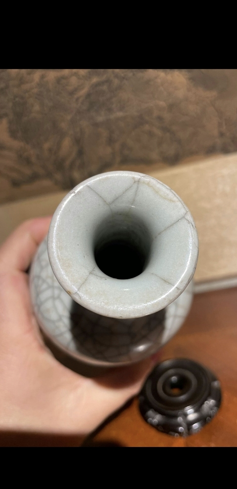 古玩陶瓷哥窯瓶真品鑒賞圖