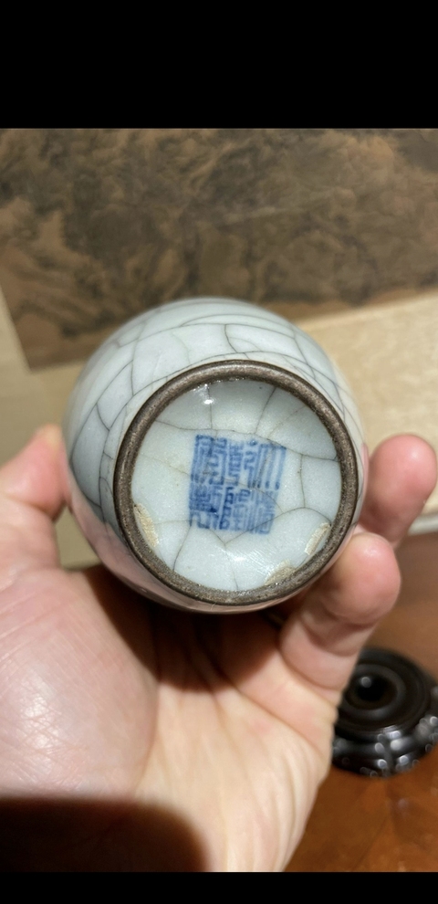 古玩陶瓷哥窯瓶真品鑒賞圖