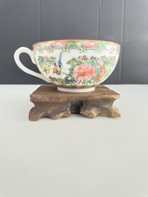 古玩陶瓷廣彩執杯真品鑒賞圖