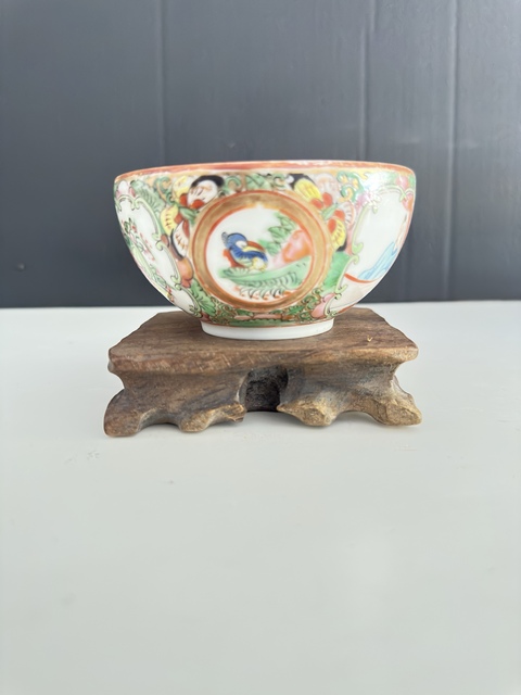 古玩陶瓷廣彩執杯真品鑒賞圖