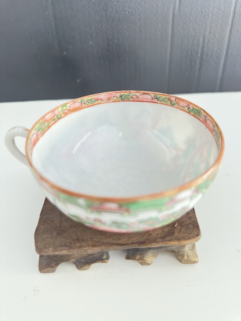 古玩陶瓷廣彩執杯真品鑒賞圖