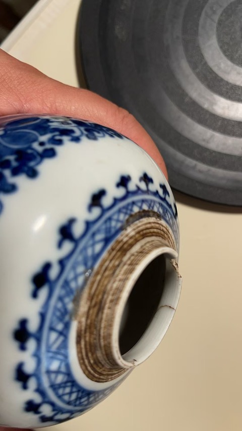 古玩陶瓷花卉紋青花罐真品鑒賞圖