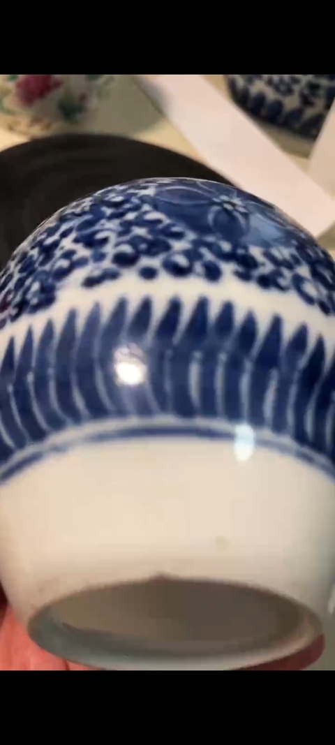 古玩陶瓷花卉紋青花罐真品鑒賞圖
