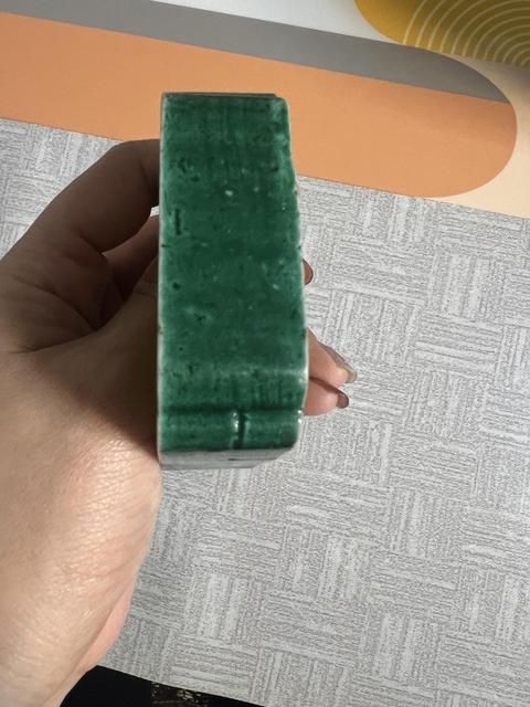 古玩陶瓷綠釉四方蓋盒真品鑒賞圖