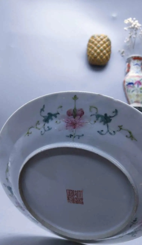 古玩陶瓷粉彩百花不落地紋折沿盤拍賣,當前價格1900元
