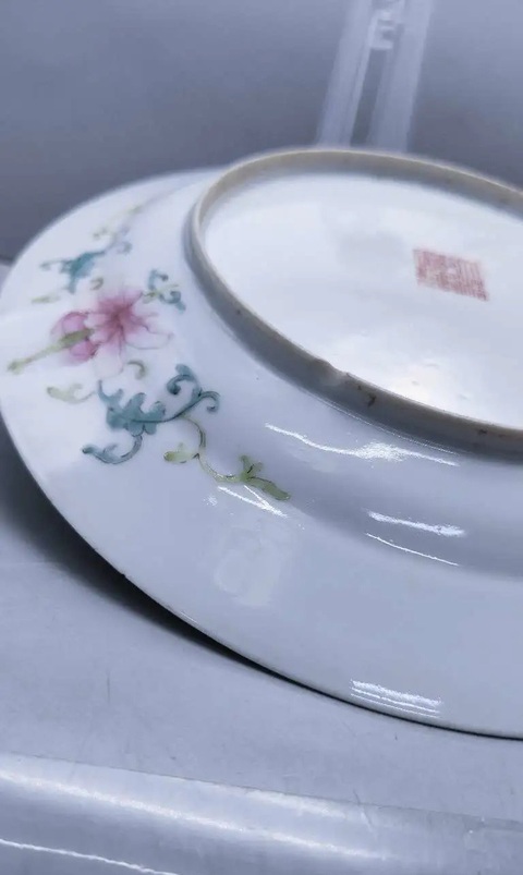 古玩陶瓷粉彩百花不落地紋折沿盤拍賣,當前價格1900元