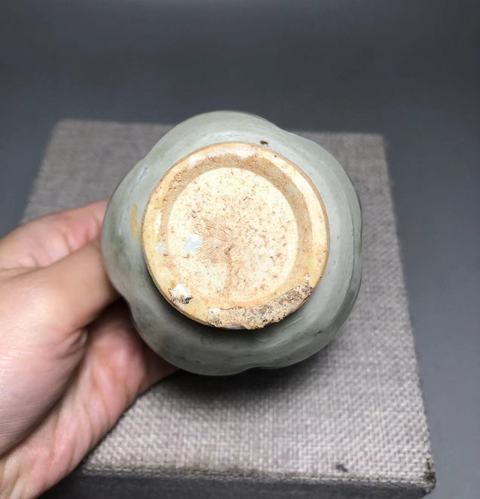 古玩陶瓷北宋,青白釉瓜棱罐拍賣,當(dāng)前價(jià)格2000元