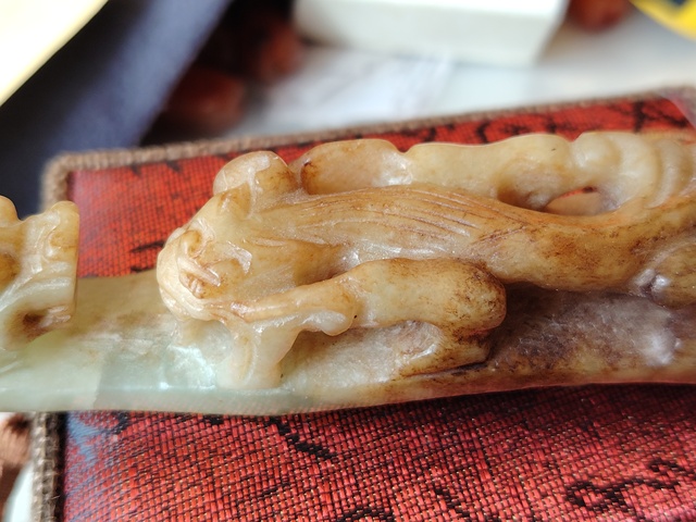 古玩玉器大尺寸岫玉雕“蒼龍教子”帶鉤拍賣,當前價格999元