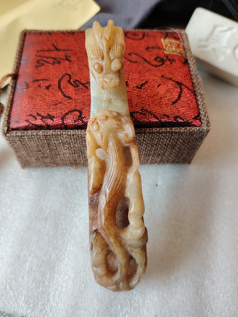 古玩玉器大尺寸岫玉雕“蒼龍教子”帶鉤拍賣,當前價格999元
