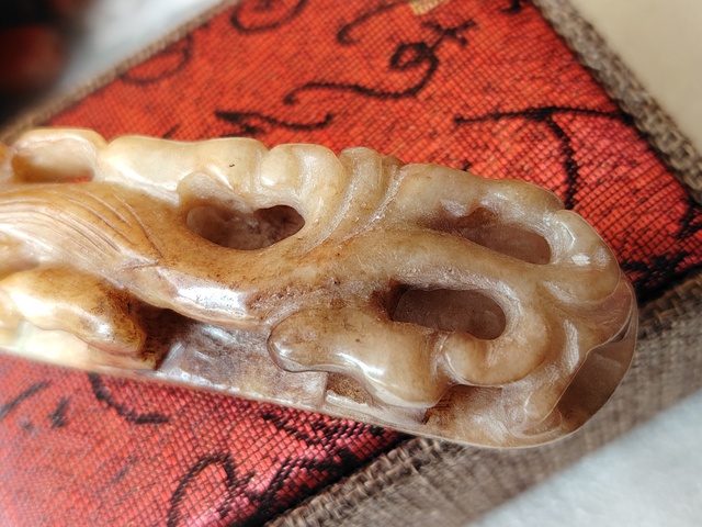 古玩玉器大尺寸岫玉雕“蒼龍教子”帶鉤拍賣,當前價格999元